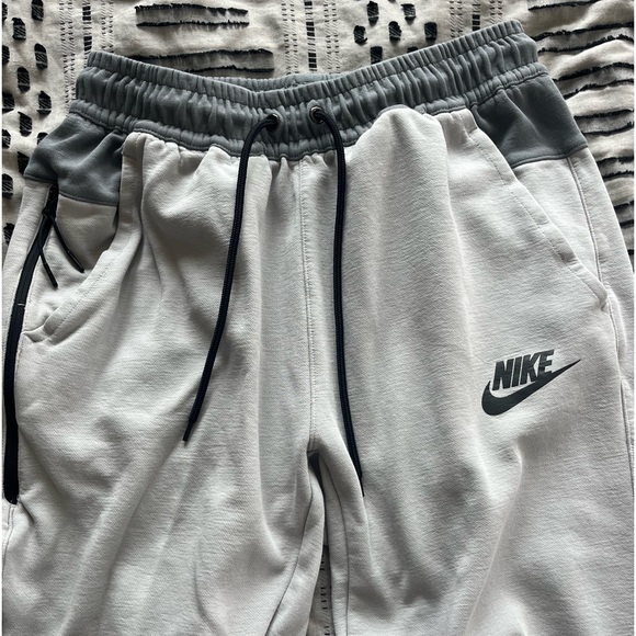 Nike Sportswear Tech Fleece Jogger Sweatpant - Picture 4 of 6